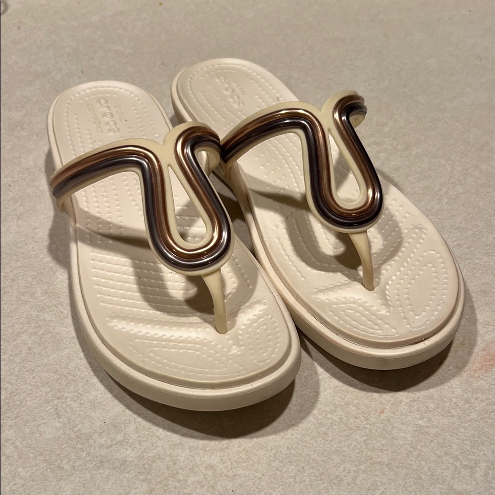 CROCS Sanrah dual comfort metal block